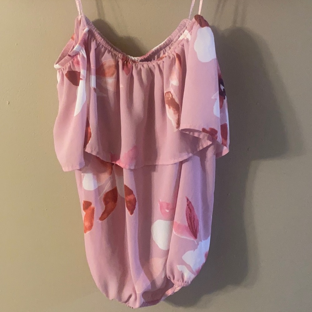 Pink of shoulder top